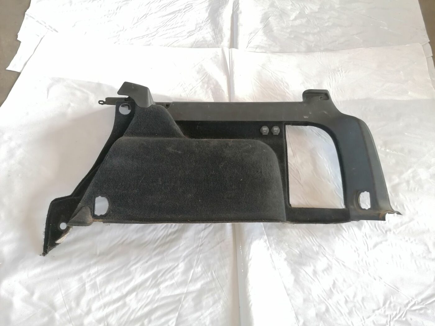 Bagāžnieka nodalījuma sānu apdare priekš VW PASSAT 2003 UNIVERSAL BLUE 1 Bagāžnieka nodalījuma sānu apdare priekš VW PASSAT 2003 UNIVERSAL BLUE