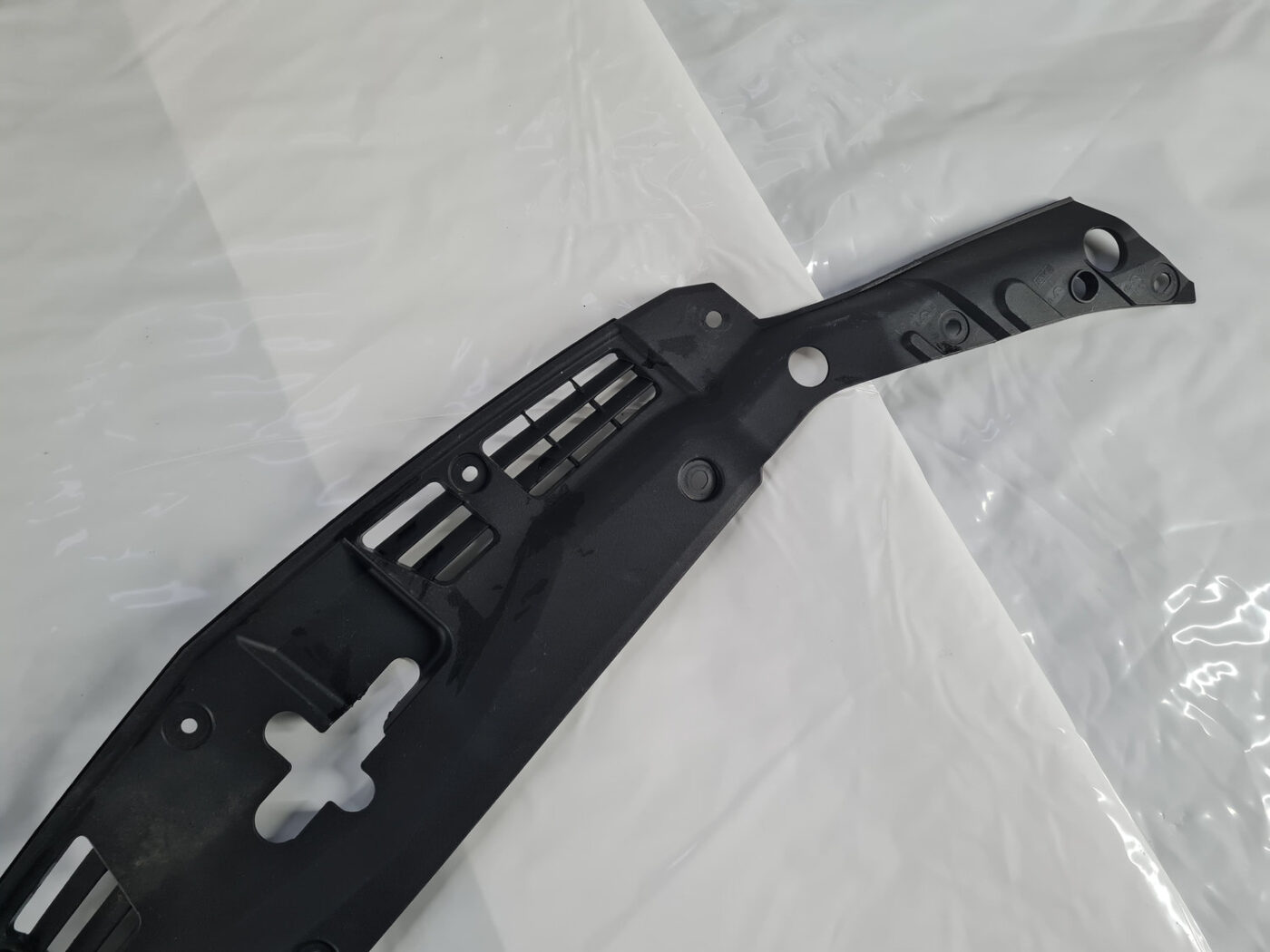 Radiatoru augšēja uzlika priekš HONDA ACCORD 2008 10 Radiatoru augšēja uzlika priekš HONDA ACCORD 2008