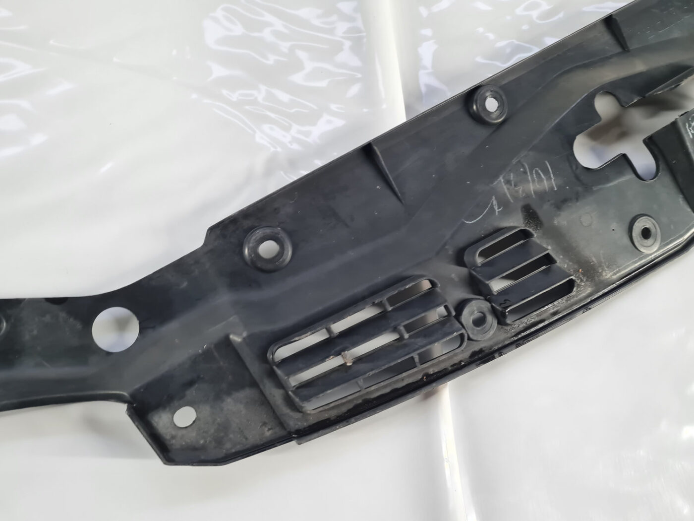 Radiatoru augšēja uzlika priekš HONDA ACCORD 2008 7 Radiatoru augšēja uzlika priekš HONDA ACCORD 2008