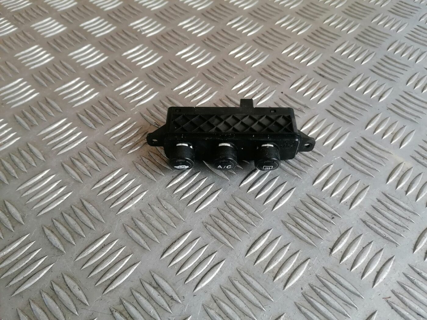 Klimata kontroles bloks priekš HONDA CIVIC 2004 1 Klimata kontroles bloks priekš HONDA CIVIC 2004