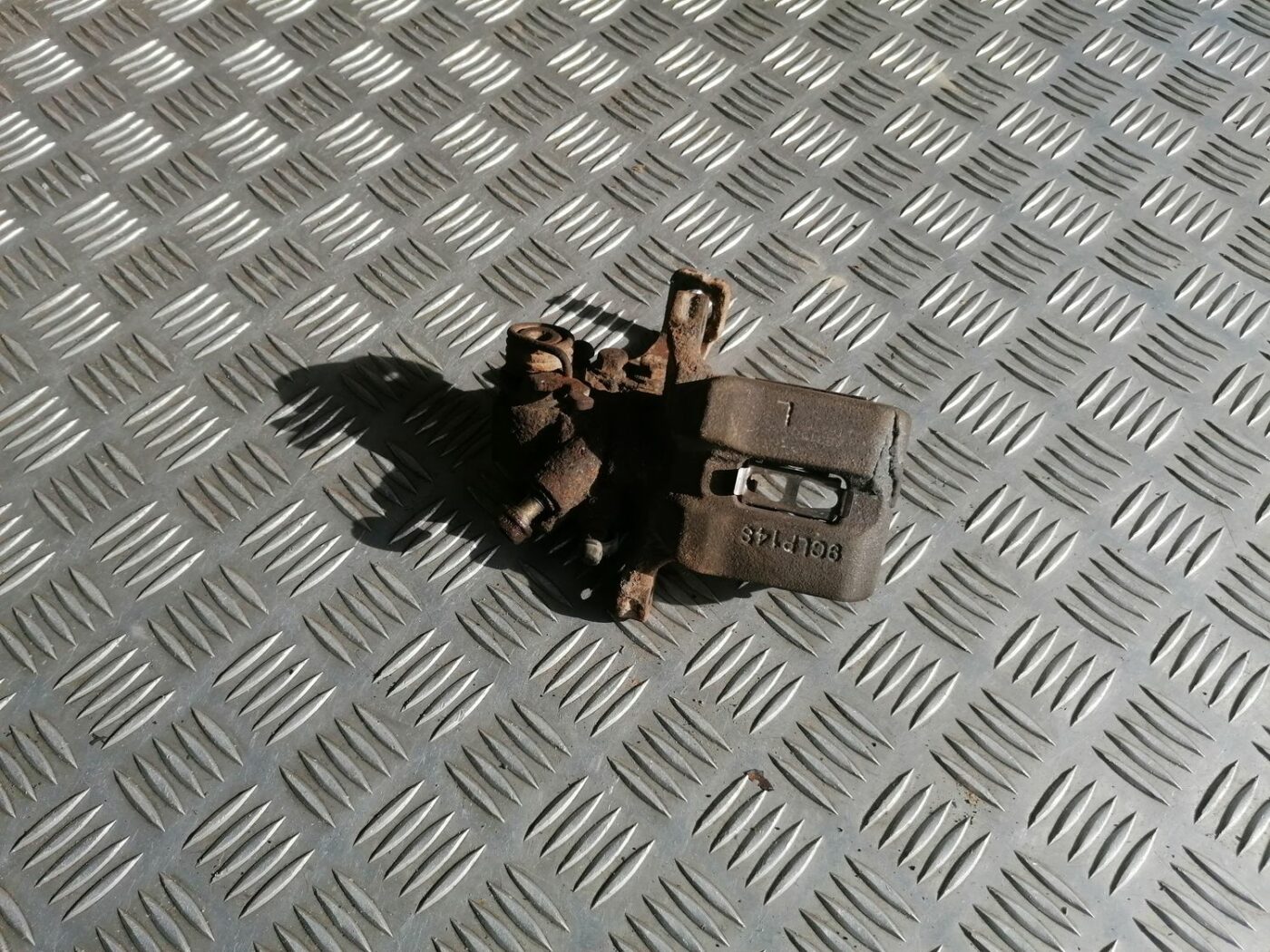 Aizmugurējais kreisais suports priekš HONDA CIVIC 2004 5 Aizmugurējais kreisais suports priekš HONDA CIVIC 2004