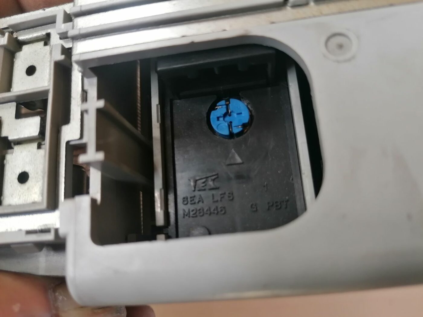 Jumta lūkas atvēršanas poga/rokturis/slēdzis priekš HONDA ACCORD 2003 SILVER 4 Jumta lūkas atvēršanas poga/rokturis/slēdzis priekš HONDA ACCORD 2003 SILVER