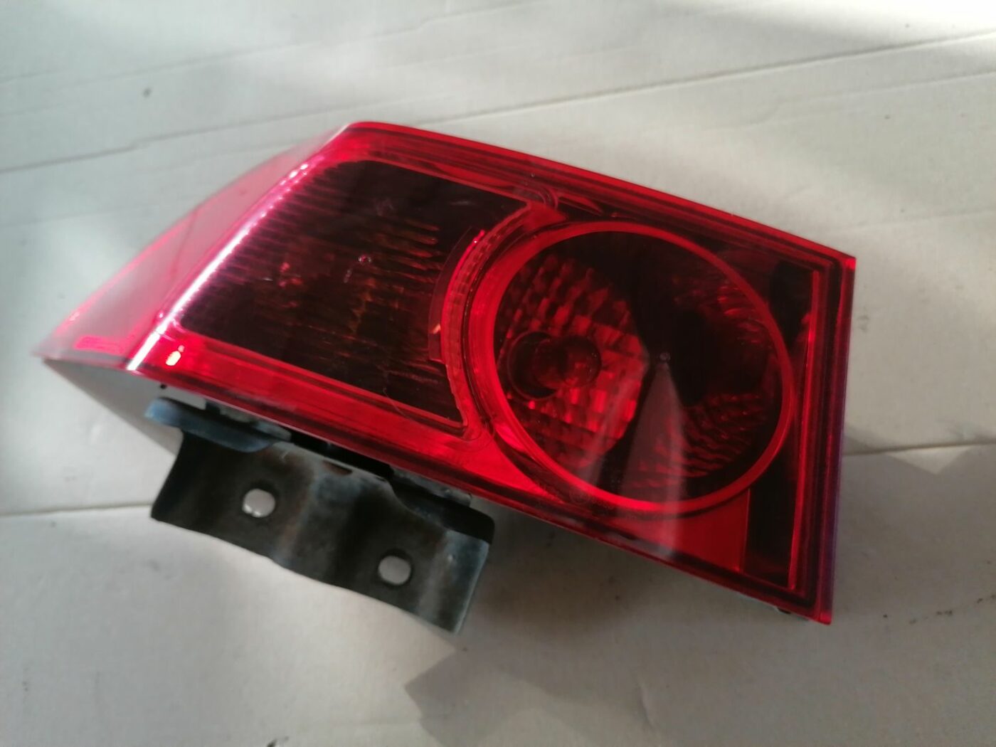 Aizmugurējais kreisais lukturis priekš HONDA ACCORD 2003 SILVER 2 Aizmugurējais kreisais lukturis priekš HONDA ACCORD 2003 SILVER