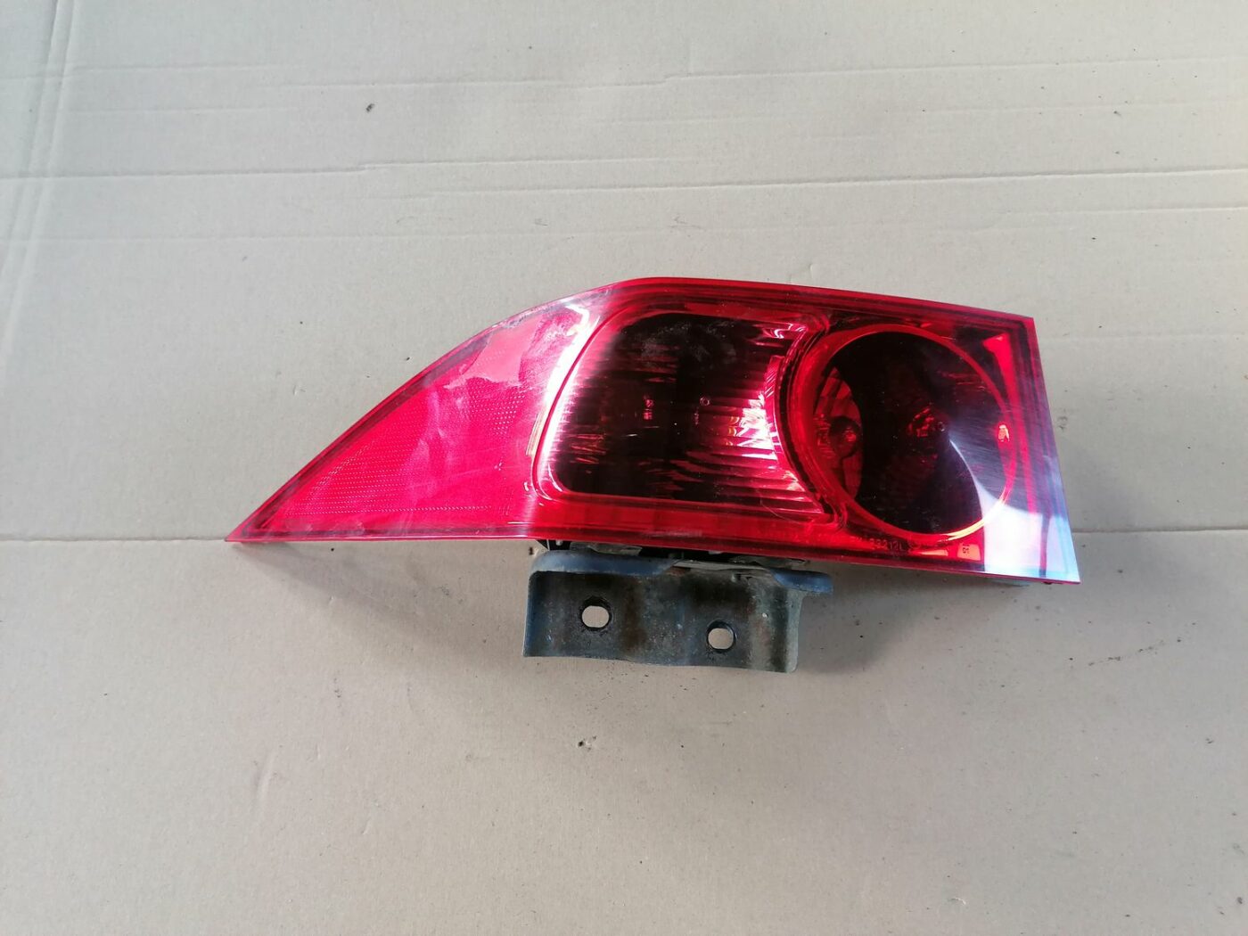 Aizmugurējais kreisais lukturis priekš HONDA ACCORD 2003 SILVER 3 Aizmugurējais kreisais lukturis priekš HONDA ACCORD 2003 SILVER