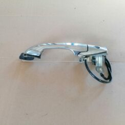 Priekšējāis kreisais durvju rokturis priekš HONDA ACCORD 2003 SILVER