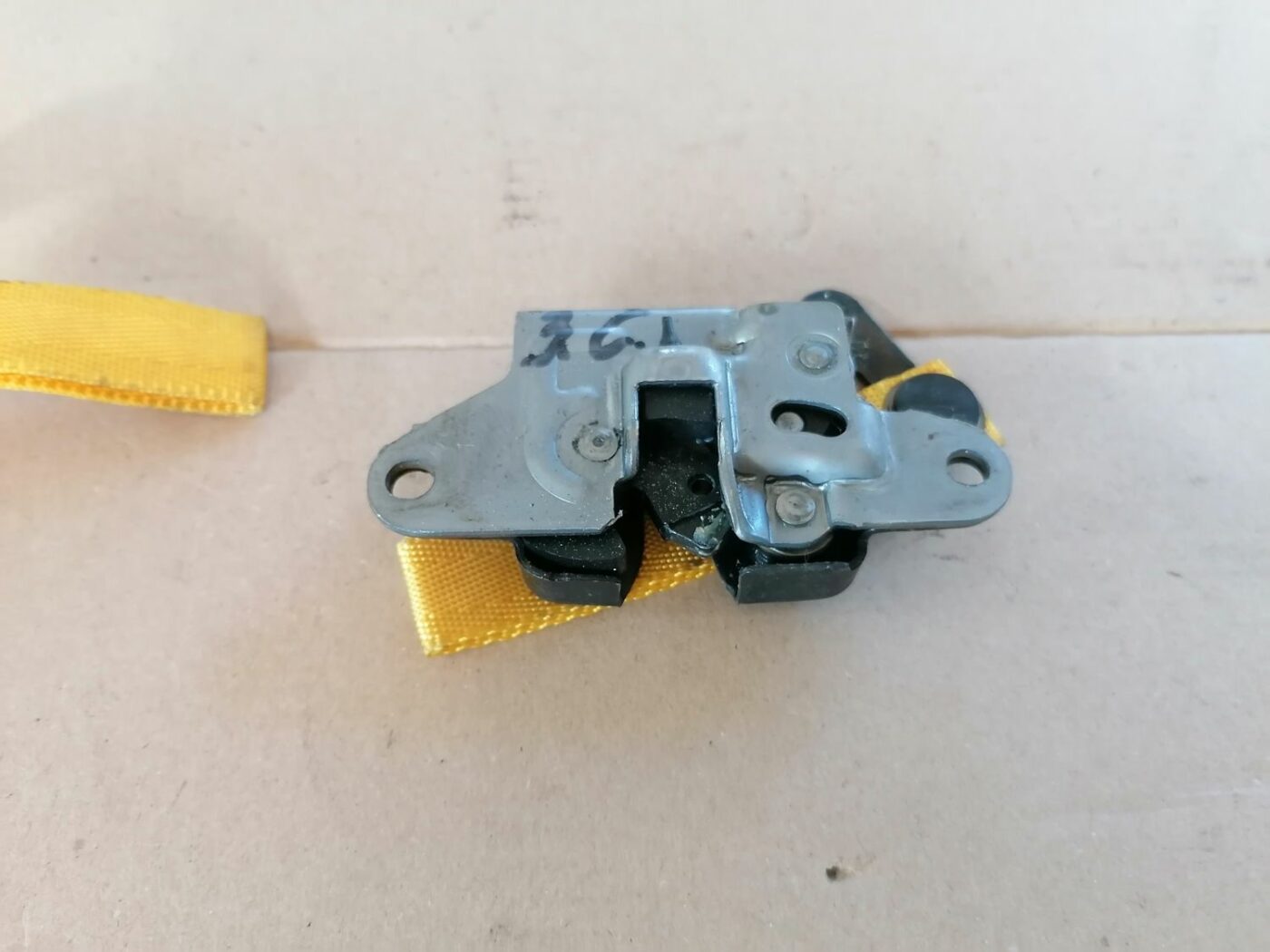 Aizmugurējā sēdekļa slēdzene priekš HONDA ACCORD 2003 SILVER 2 Aizmugurējā sēdekļa slēdzene priekš HONDA ACCORD 2003 SILVER