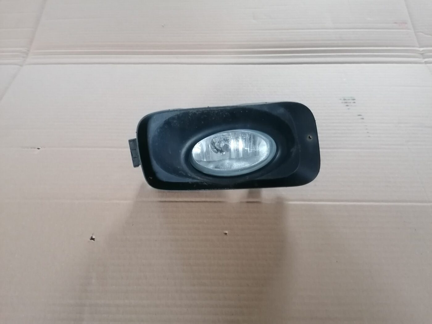 Miglas lukturis priekšā labajā pusē priekš HONDA ACCORD 2003 SILVER 1 Miglas lukturis priekšā labajā pusē priekš HONDA ACCORD 2003 SILVER