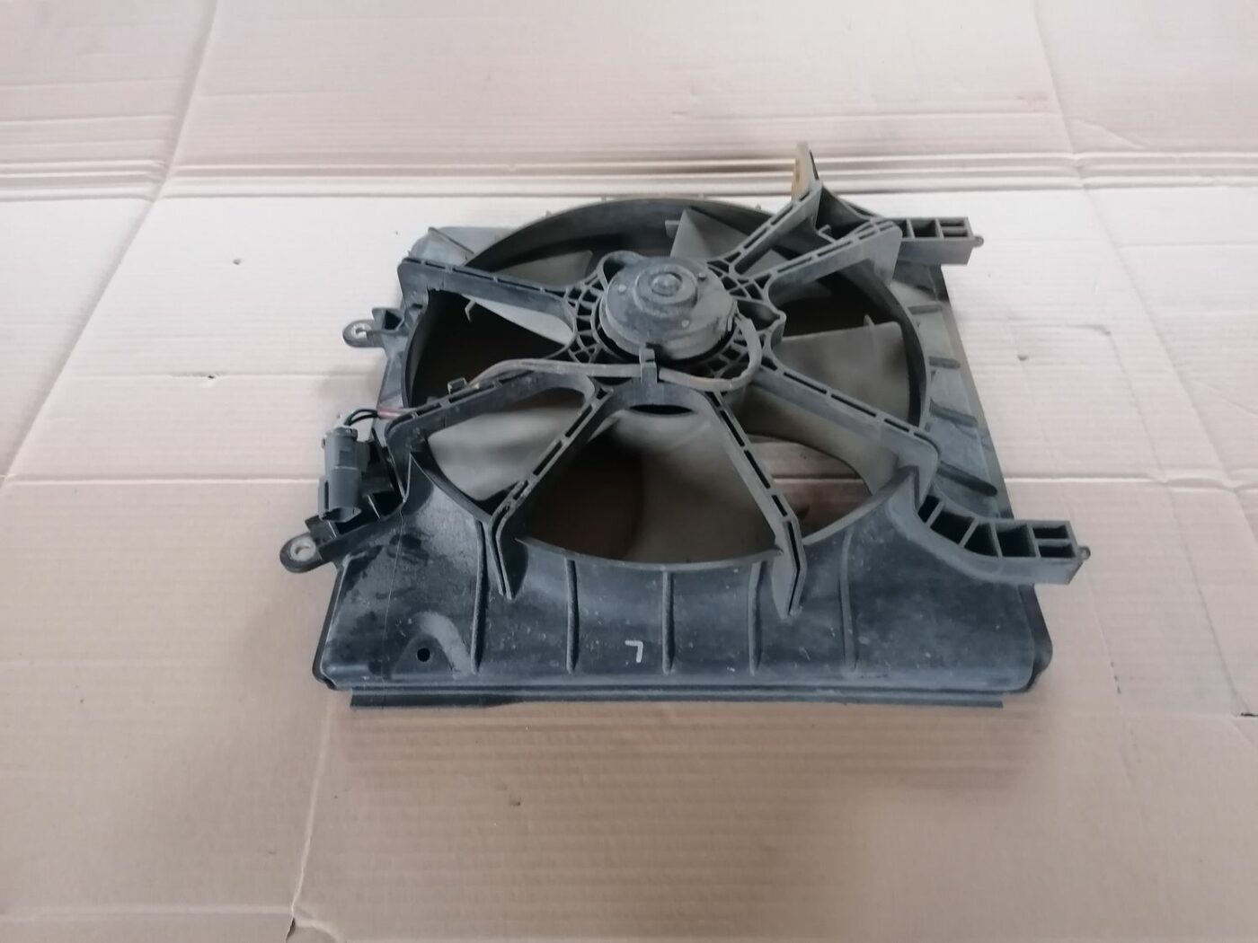 Dzesēšanas radiatora ventilators priekš HONDA ACCORD 2003 SILVER 1 Dzesēšanas radiatora ventilators priekš HONDA ACCORD 2003 SILVER