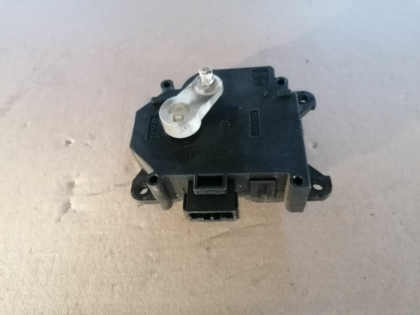 Apsildes sistēmas aktuators priekš HONDA ACCORD 2003 SILVER 4 Apsildes sistēmas aktuators priekš HONDA ACCORD 2003 SILVER