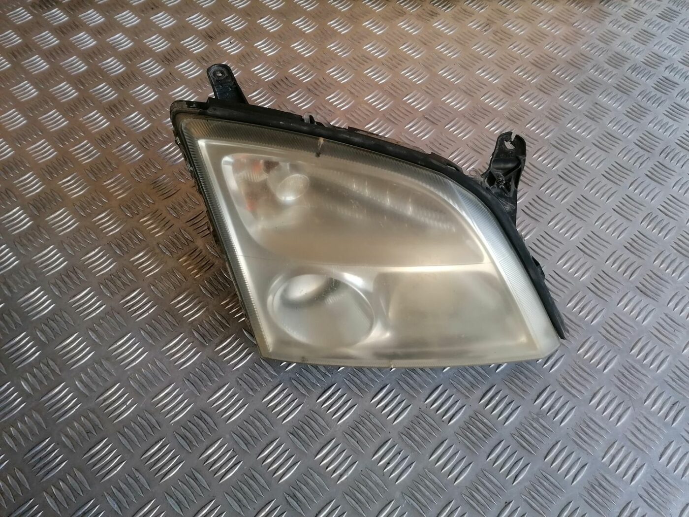 Priekšējais labais lukturis priekš OPEL VECTRA C 2002 1 Priekšējais labais lukturis priekš OPEL VECTRA C 2002