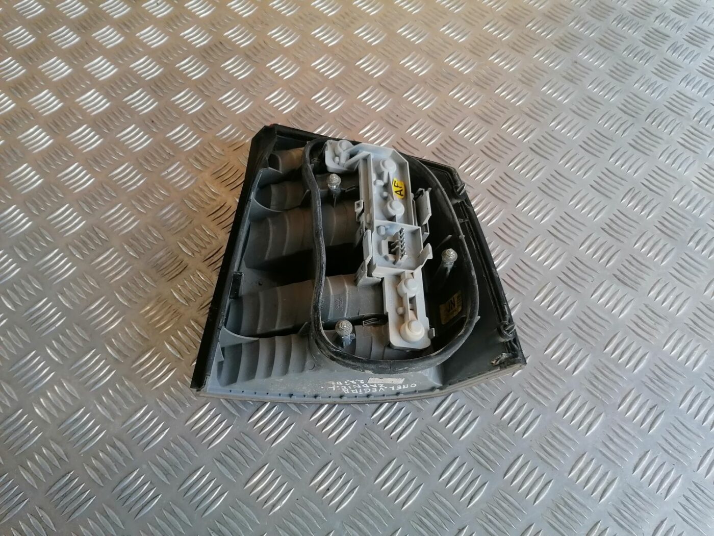 Aizmugurējais kreisais lukturis priekš OPEL VECTRA C 2002 5 Aizmugurējais kreisais lukturis priekš OPEL VECTRA C 2002