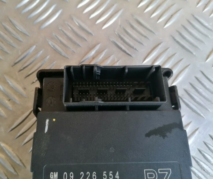 Drošinātāju bloks priekš OPEL VECTRA C 2002
