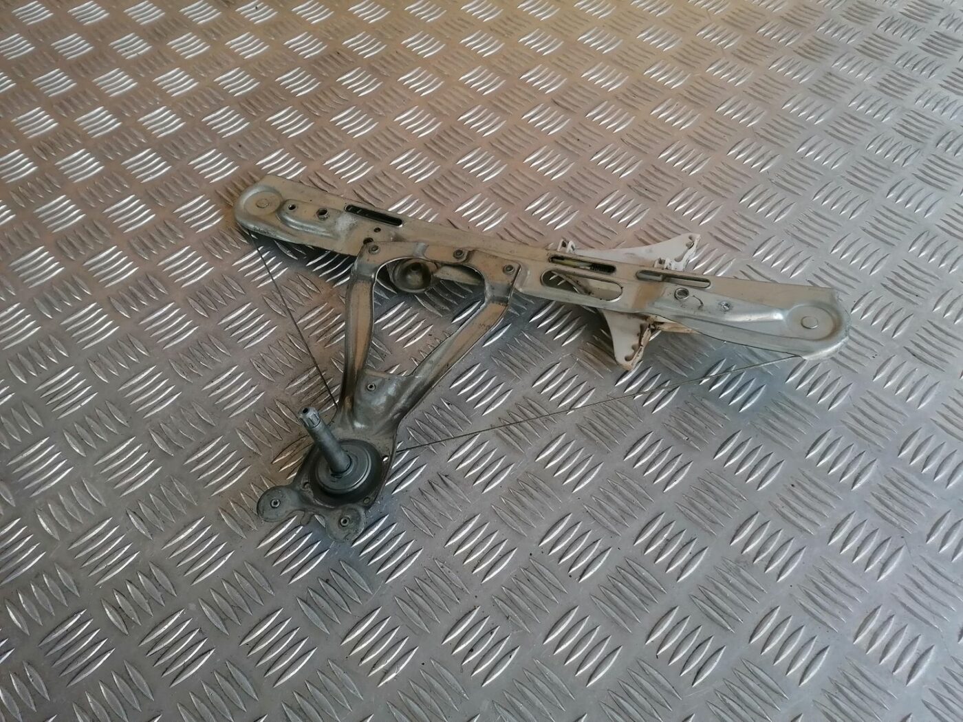 Stikla pacelšanas mehānisms aizmugurējais kreisais priekš OPEL VECTRA C 2002 1 Stikla pacelšanas mehānisms aizmugurējais kreisais priekš OPEL VECTRA C 2002