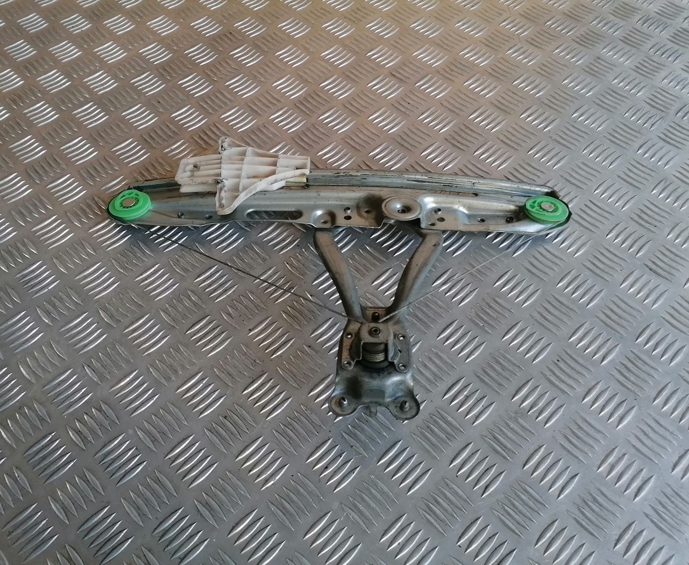 Stikla pacelšanas mehānisms aizmugurējais kreisais priekš OPEL VECTRA C 2002 4 Stikla pacelšanas mehānisms aizmugurējais kreisais priekš OPEL VECTRA C 2002