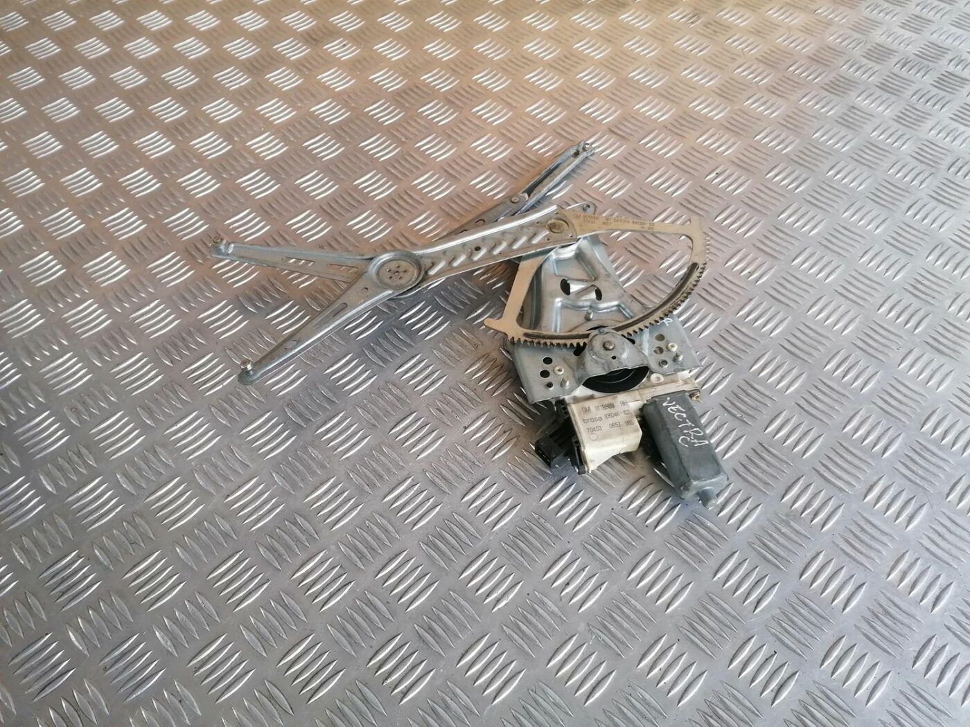 Stikla pacelšanas mehānisms priekšējais labais priekš OPEL VECTRA C 2002 1 Stikla pacelšanas mehānisms priekšējais labais priekš OPEL VECTRA C 2002