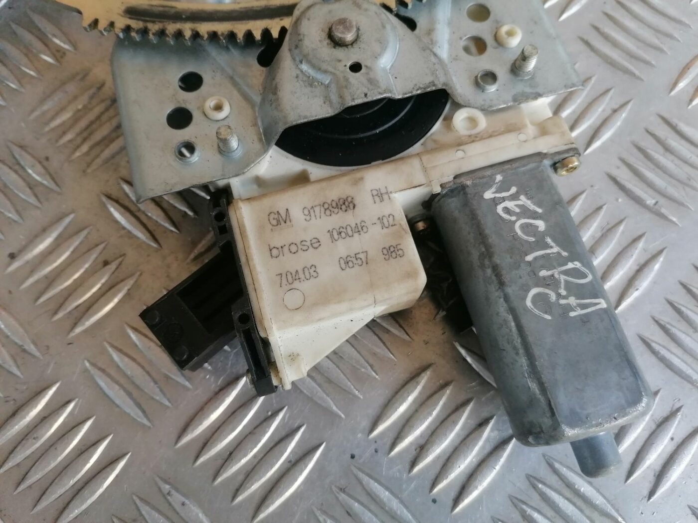 Stikla pacelšanas mehānisms priekšējais labais priekš OPEL VECTRA C 2002 5 Stikla pacelšanas mehānisms priekšējais labais priekš OPEL VECTRA C 2002