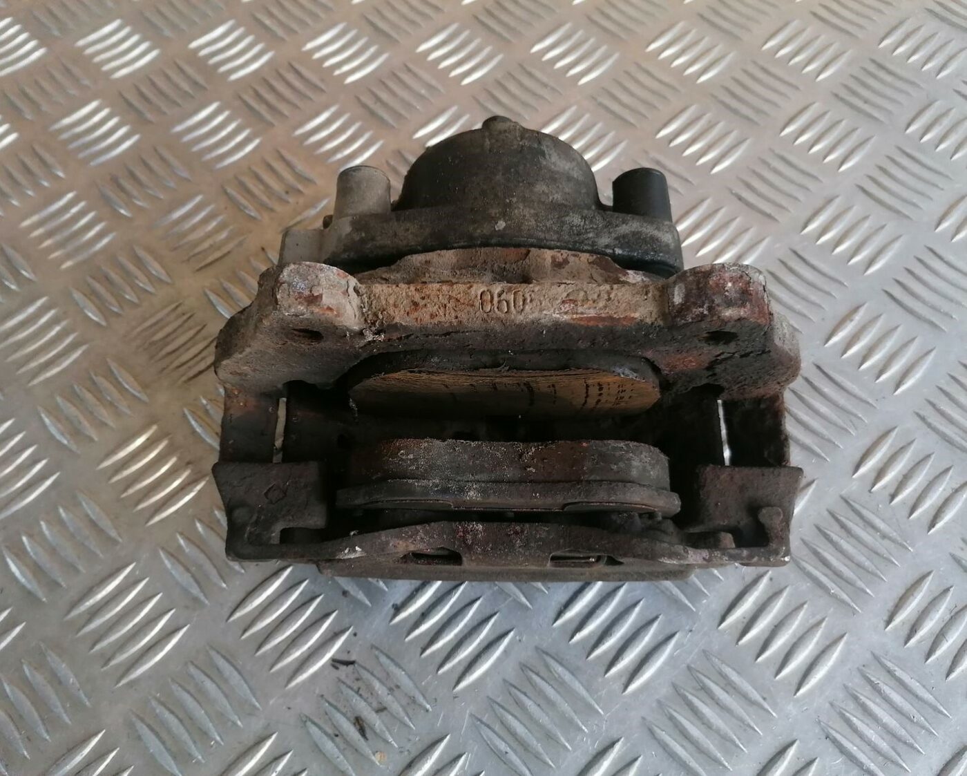 Priekšējais kreisais suports priekš OPEL VECTRA C 2002 3 Priekšējais kreisais suports priekš OPEL VECTRA C 2002