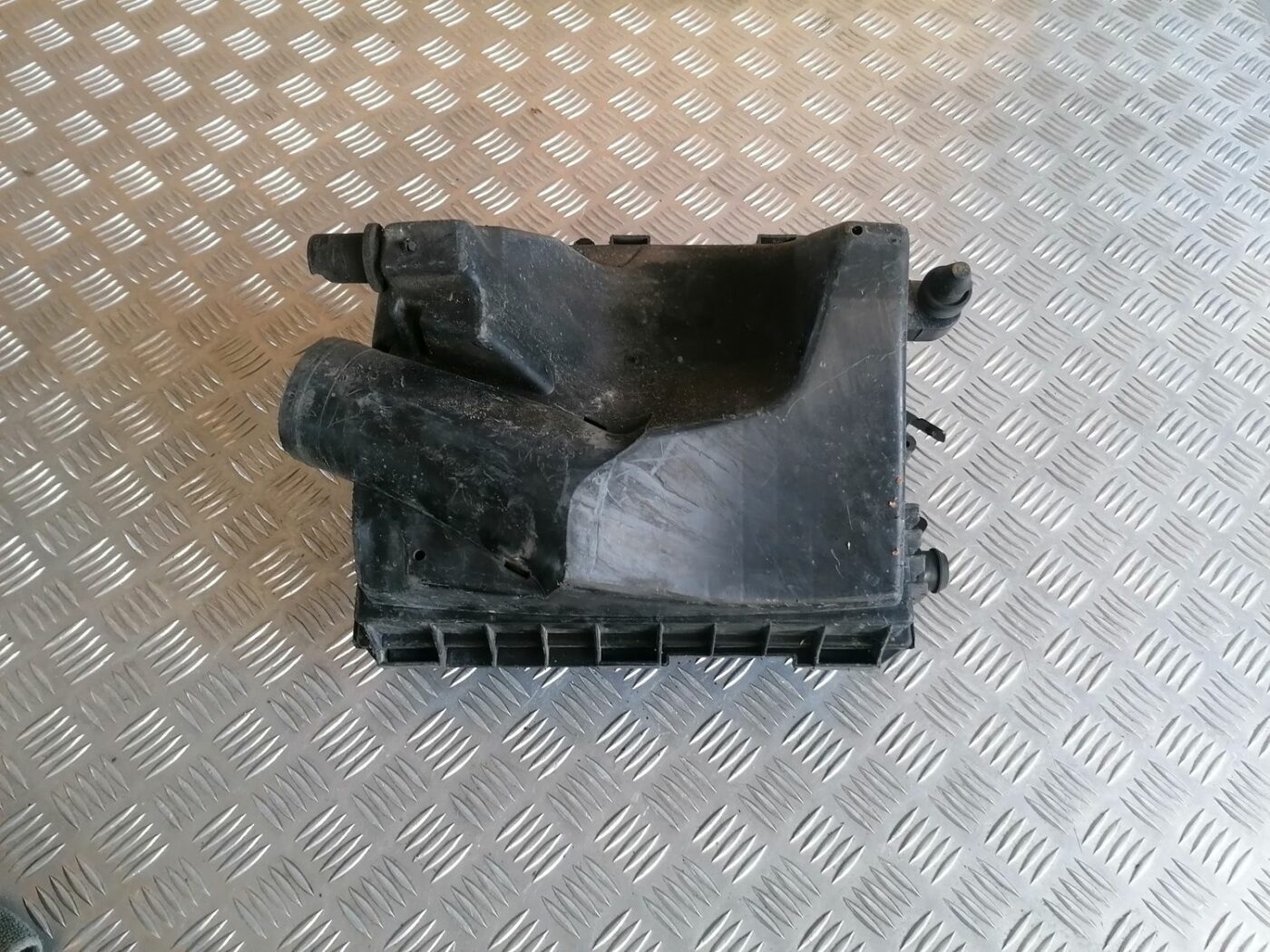 Gaisa filtra korpuss priekš OPEL VECTRA C 2002 6 Gaisa filtra korpuss priekš OPEL VECTRA C 2002