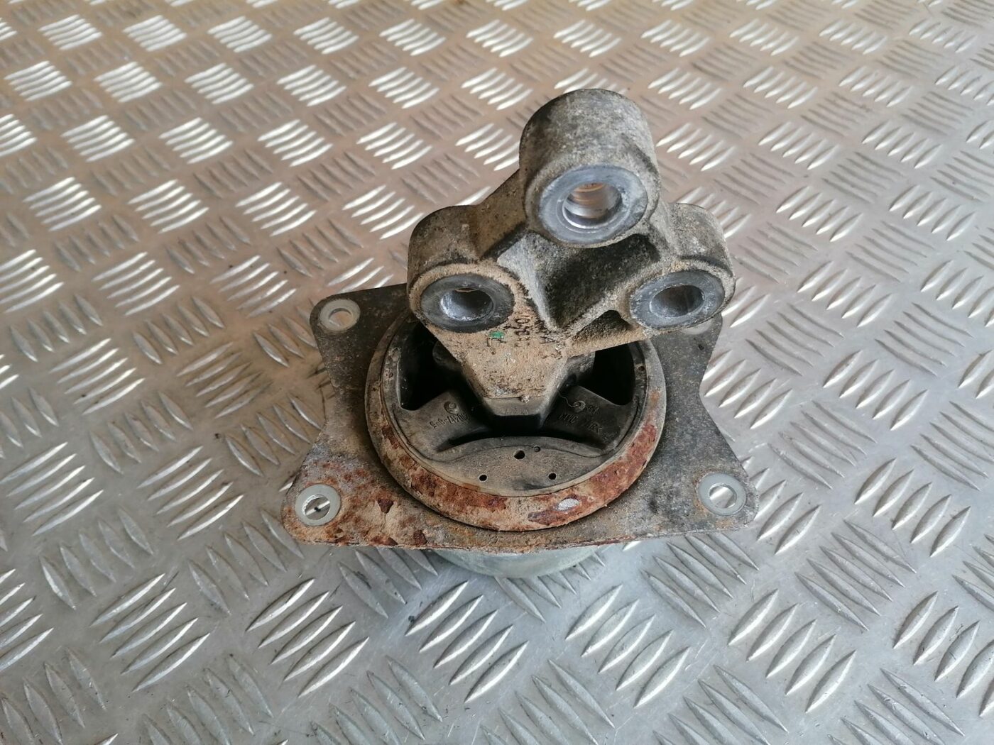 Dzinēja spilvens priekš OPEL VECTRA C 2002 5 Dzinēja spilvens priekš OPEL VECTRA C 2002