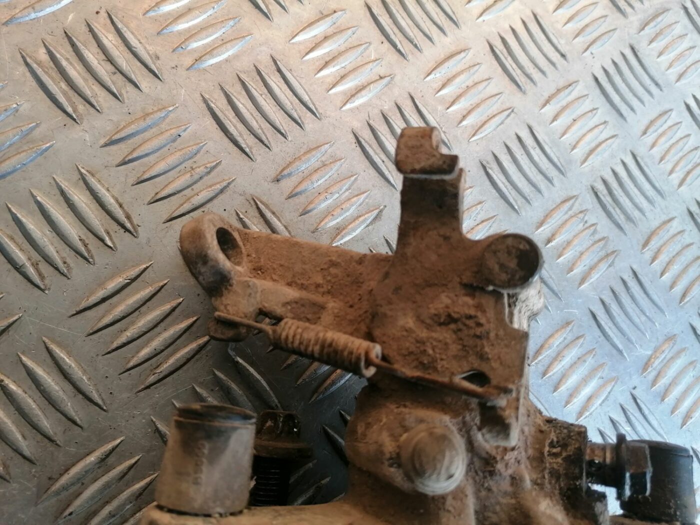 Aizmugurējais kreisais suports priekš OPEL VECTRA C 2002 5 Aizmugurējais kreisais suports priekš OPEL VECTRA C 2002