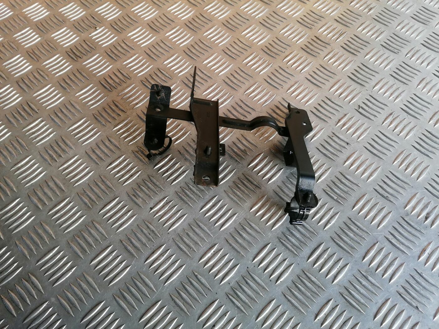 Dzinēja kabeļa vadu atbalsta plāksne priekš OPEL VECTRA C 2002 3 Dzinēja kabeļa vadu atbalsta plāksne priekš OPEL VECTRA C 2002