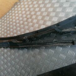 Vējstikla uzlikas (deflektora) režģis priekš OPEL VECTRA C 2002