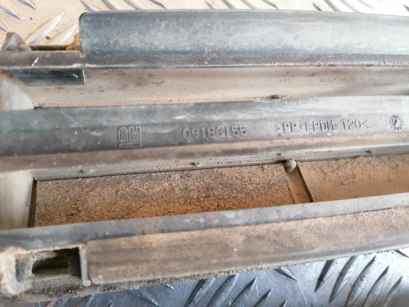 Virsbūves ventilācijas reste priekš OPEL VECTRA C 2002 3 Virsbūves ventilācijas reste priekš OPEL VECTRA C 2002