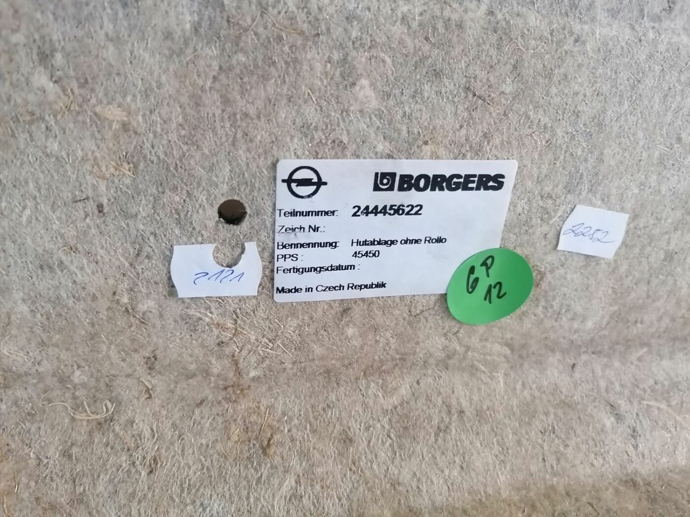 Bagāžnieka nodalījuma plaukts priekš OPEL VECTRA C 2002 4 Bagāžnieka nodalījuma plaukts priekš OPEL VECTRA C 2002