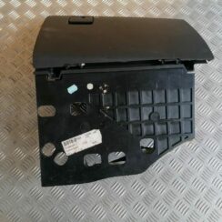 Mantu glabāšanas nodalījums pasažiera pusē priekš OPEL VECTRA C 2002