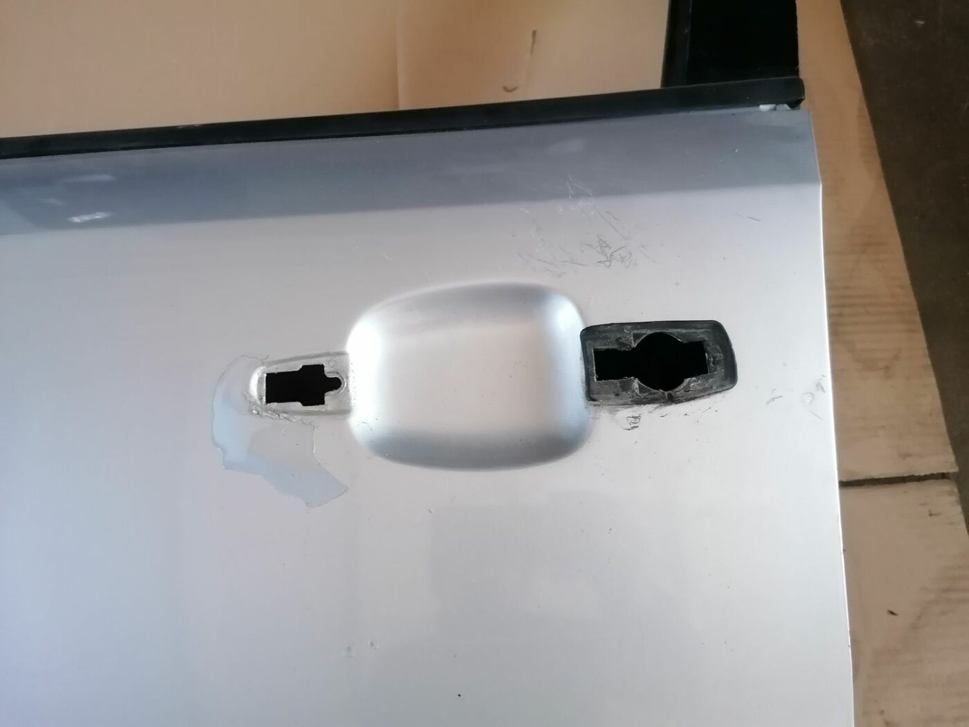 Priekšējās kreisās durvis priekš OPEL VECTRA C 2002 7 Priekšējās kreisās durvis priekš OPEL VECTRA C 2002