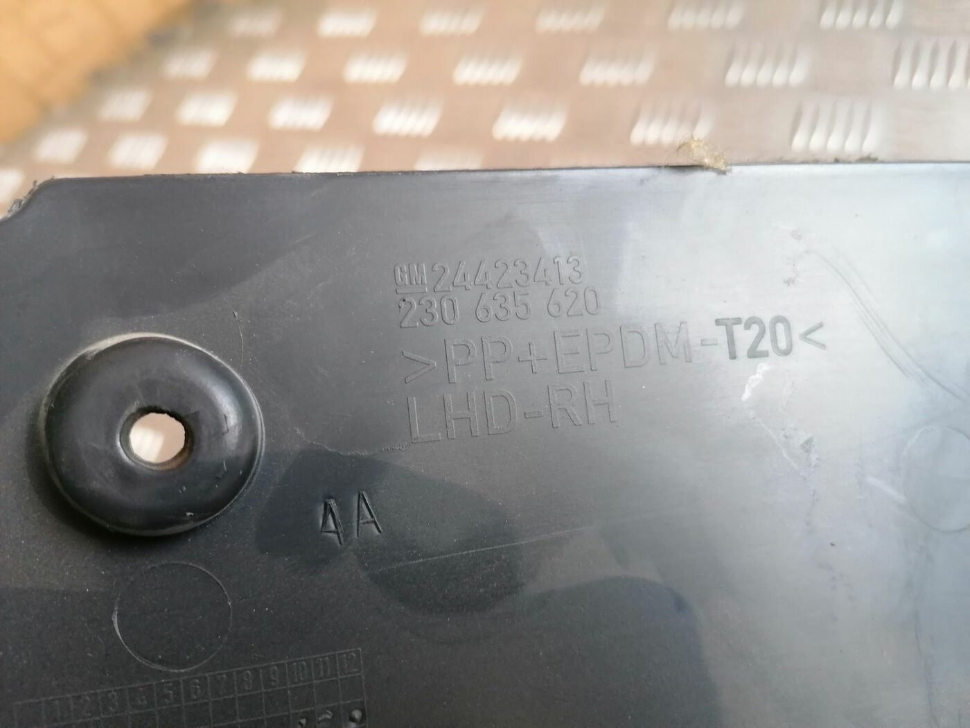 Sliekšņa priekšēja laba uzlika (salonā) priekš OPEL VECTRA C 2002 3 Sliekšņa priekšēja laba uzlika (salonā) priekš OPEL VECTRA C 2002