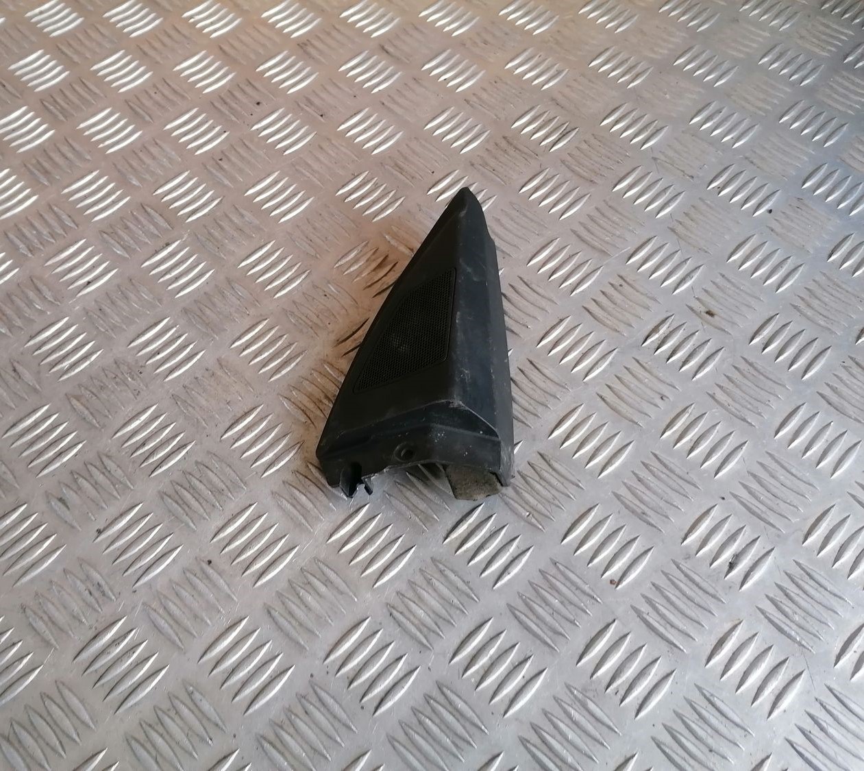 Durvju spoguļa apdares uzlika salonā (ar skaļruni) priekš OPEL VECTRA C 2002 1 Durvju spoguļa apdares uzlika salonā (ar skaļruni) priekš OPEL VECTRA C 2002