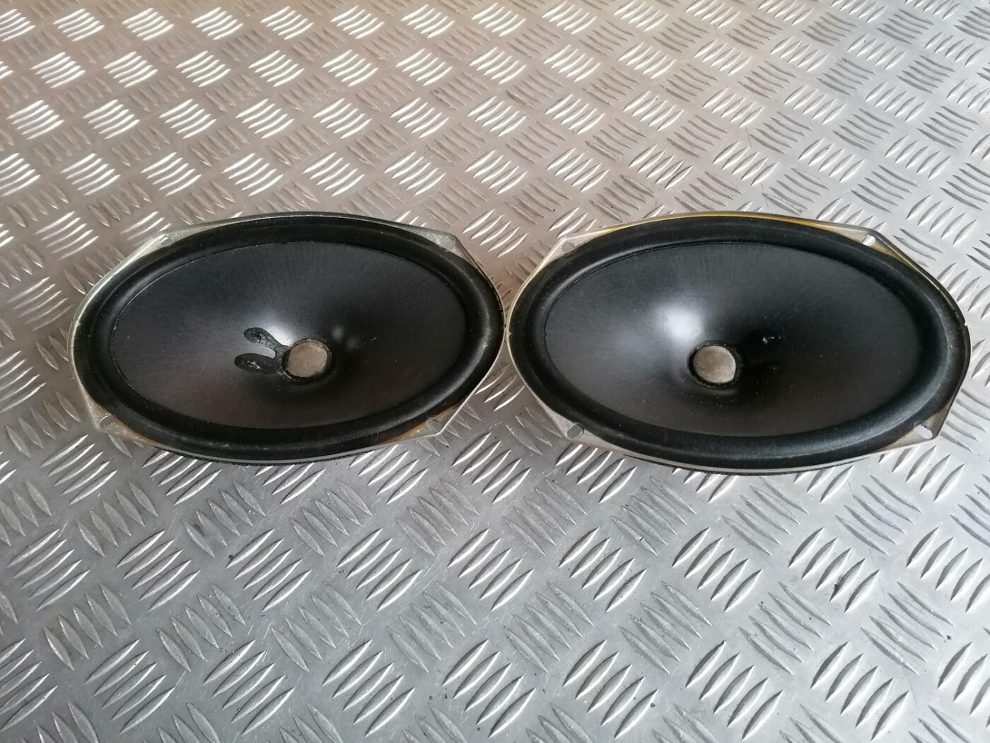 Skaļrunis aizmugurējā plauktā priekš HONDA ACCORD 2008 2 Skaļrunis aizmugurējā plauktā priekš HONDA ACCORD 2008