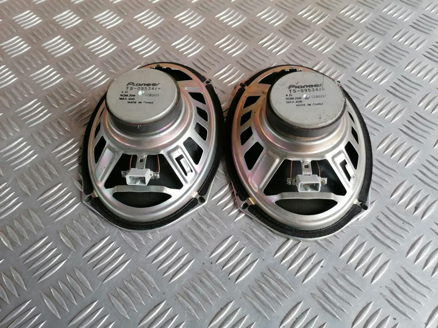 Skaļrunis aizmugurējā plauktā priekš HONDA ACCORD 2008 5 Skaļrunis aizmugurējā plauktā priekš HONDA ACCORD 2008