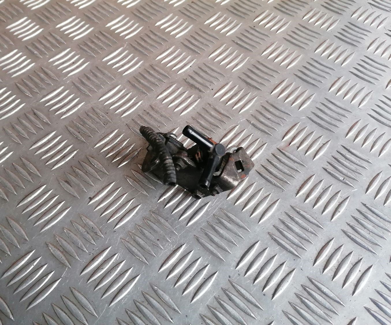 Solenoīda vakuuma vārsts priekš HONDA ACCORD 2008 5 Solenoīda vakuuma vārsts priekš HONDA ACCORD 2008