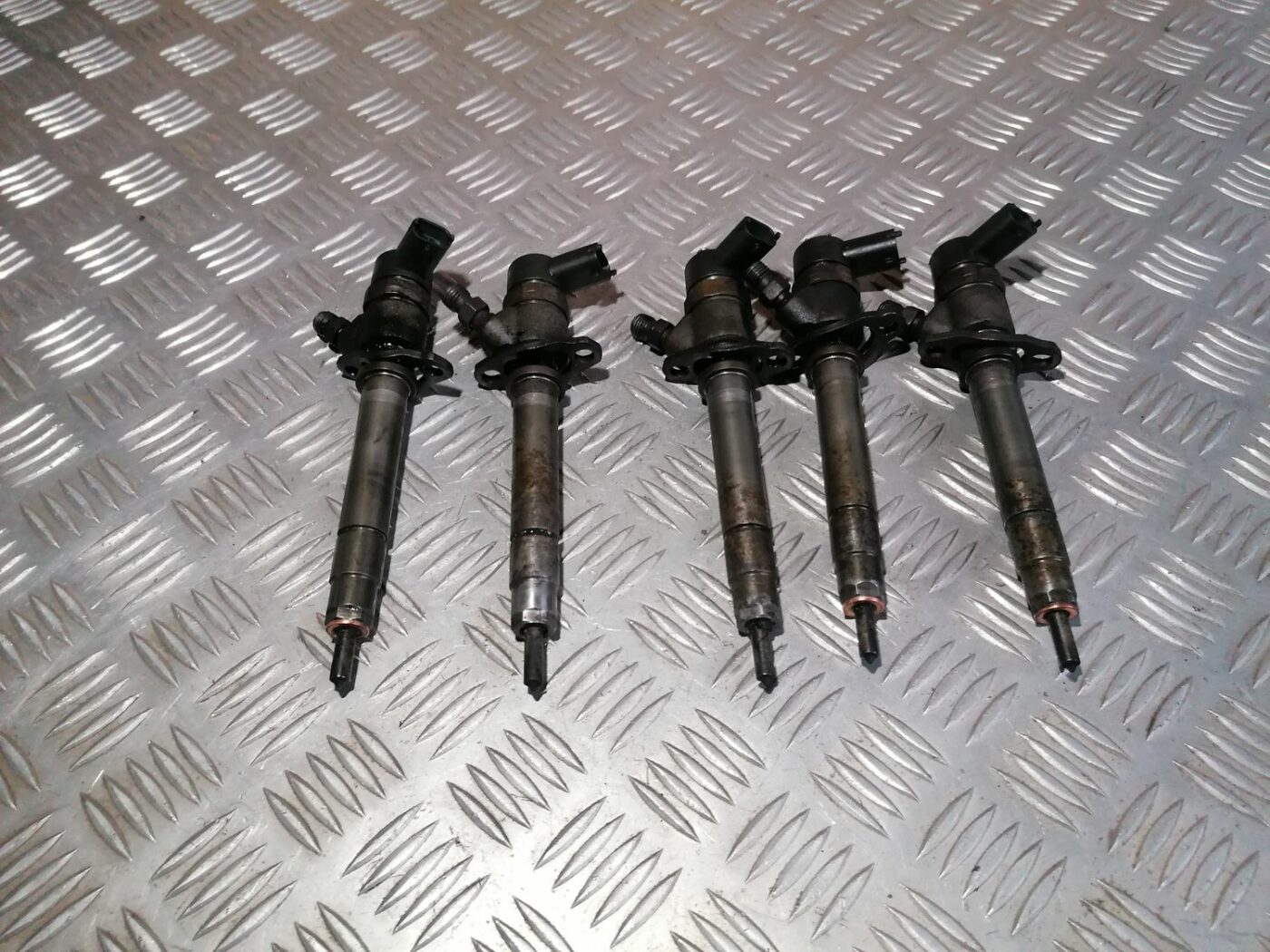 Degvielas smidzinātājs priekš VOLVO S60 2004 4 Degvielas smidzinātājs priekš VOLVO S60 2004