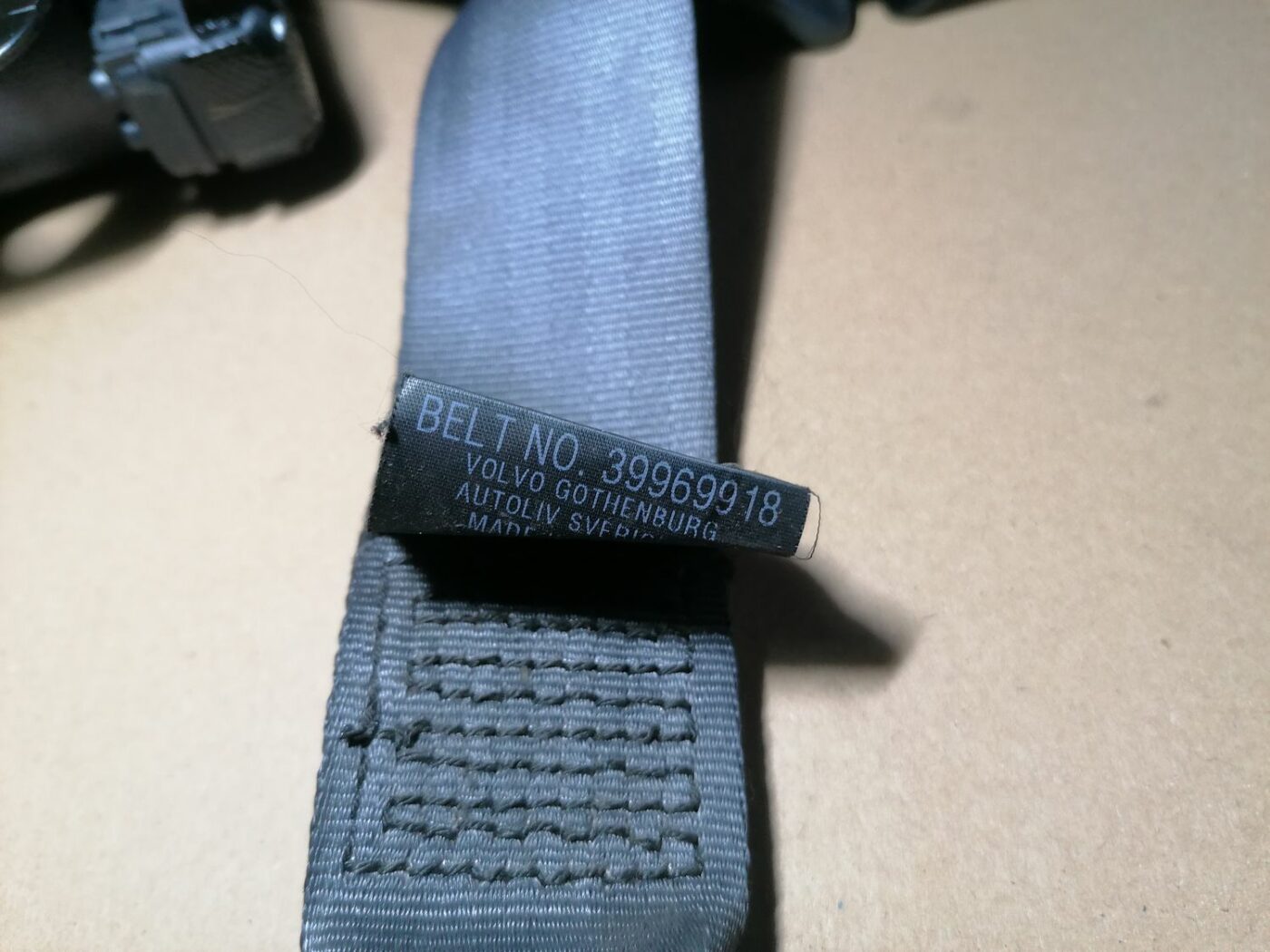 Aizmugurējā vidēja drošības josta priekš VOLVO S60 2004 5 Aizmugurējā vidēja drošības josta priekš VOLVO S60 2004