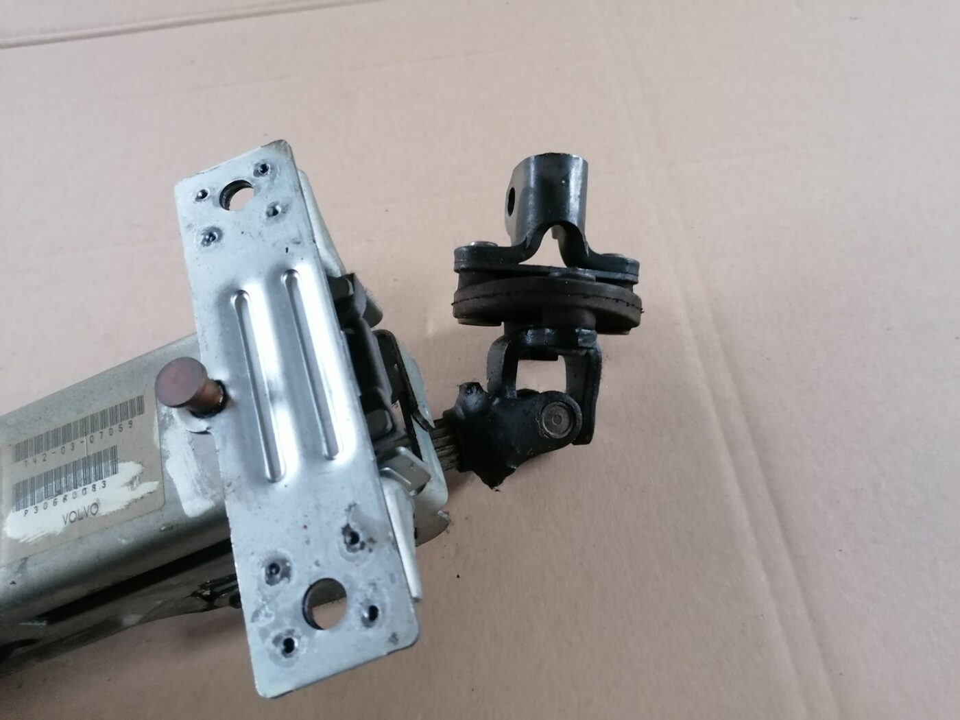 Stūres statne priekš VOLVO S60 2004 2 Stūres statne priekš VOLVO S60 2004