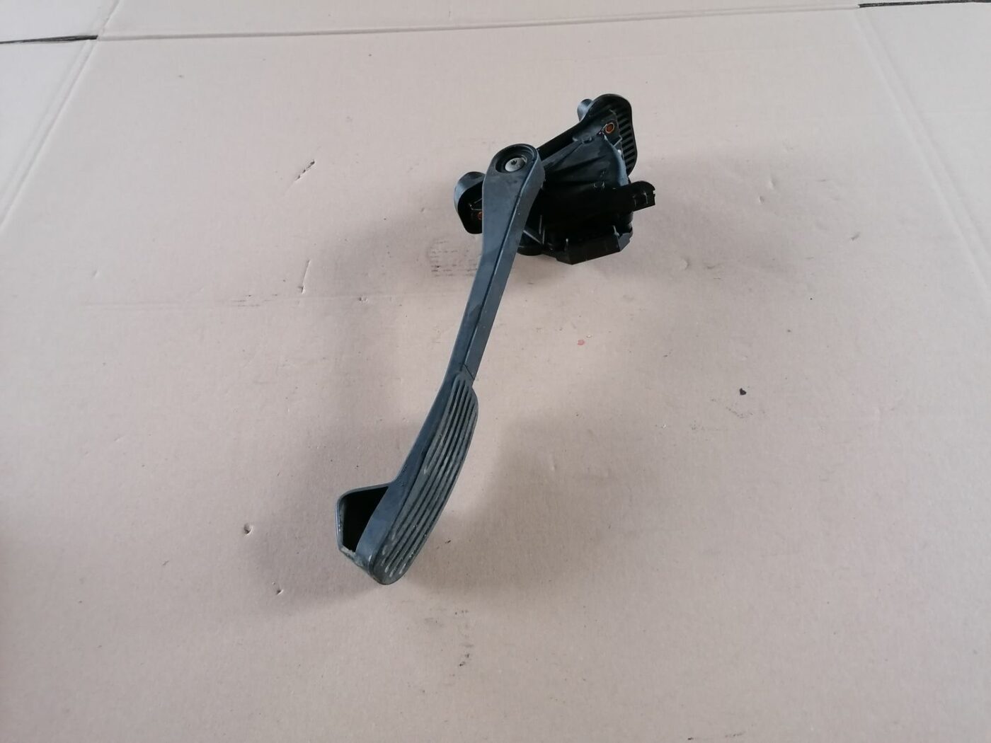 Gāzes pedālis priekš VOLVO S60 2004 3 Gāzes pedālis priekš VOLVO S60 2004