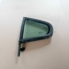 Kreiso durvju stūra stikls priekš VOLVO S60 2004