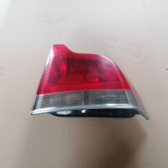 Aizmugurējais labais lukturis priekš VOLVO S60 2004