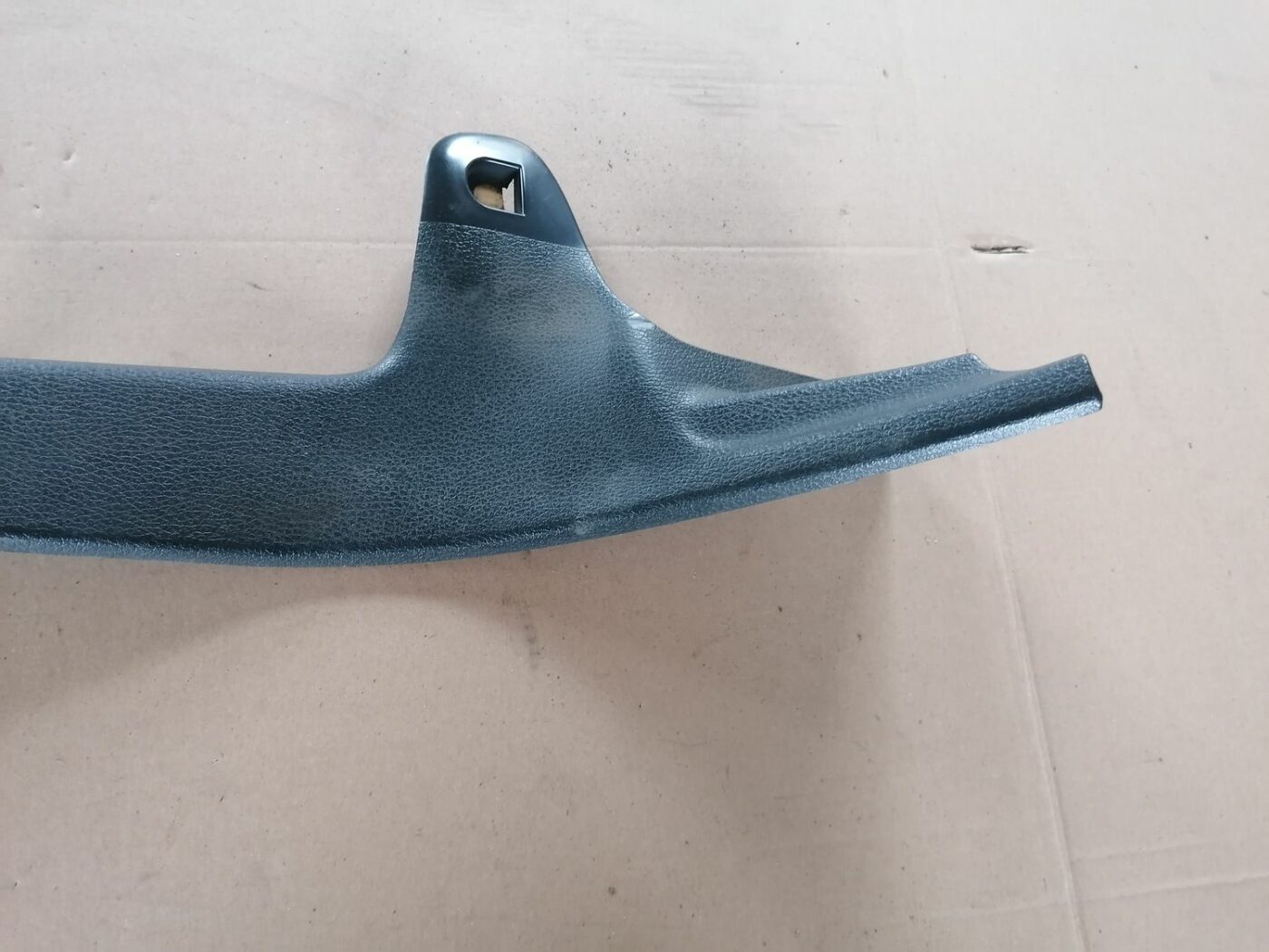 Sliekšņa aizmugurēja kreisa uzlika (salonā) priekš VOLVO S60 2004 2 Sliekšņa aizmugurēja kreisa uzlika (salonā) priekš VOLVO S60 2004