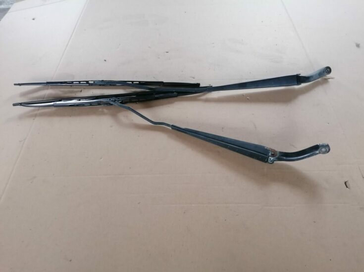 Vējstikla slotu turētāju komplekts priekš VOLVO S60 2004
