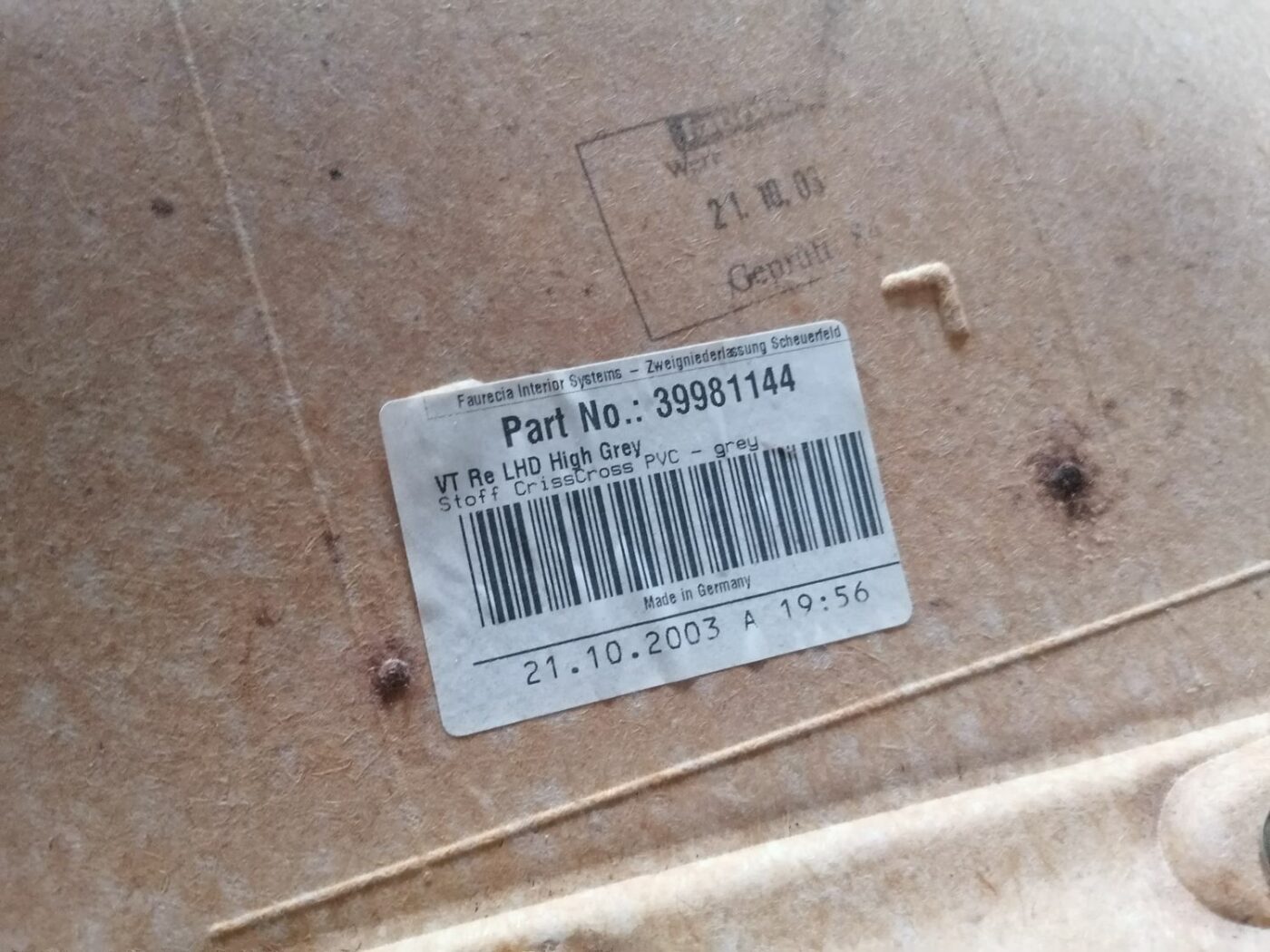 Priekšējo labo durvju apdare priekš VOLVO S60 2004 3 Priekšējo labo durvju apdare priekš VOLVO S60 2004