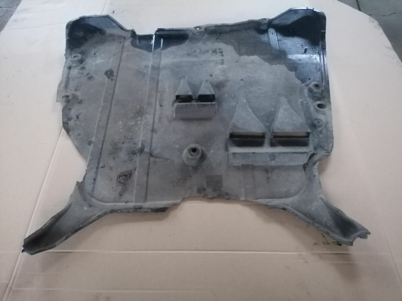 Dzinēja aizsargs priekš VOLVO S60 2004 2 Dzinēja aizsargs priekš VOLVO S60 2004