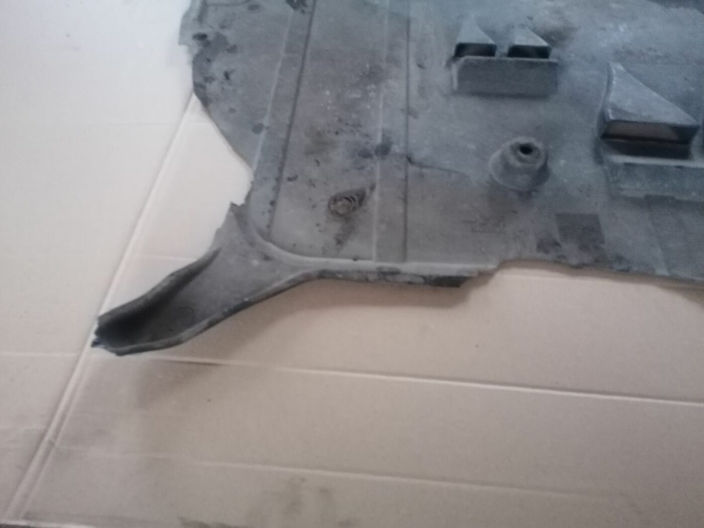 Dzinēja aizsargs priekš VOLVO S60 2004 5 Dzinēja aizsargs priekš VOLVO S60 2004