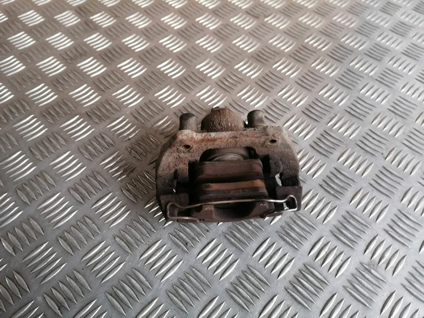 Aizmugurējais labais suports priekš VOLVO S60 2004 4 Aizmugurējais labais suports priekš VOLVO S60 2004