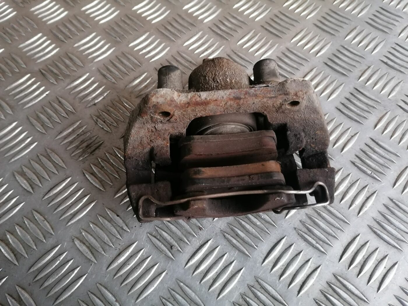 Aizmugurējais labais suports priekš VOLVO S60 2004 3 Aizmugurējais labais suports priekš VOLVO S60 2004