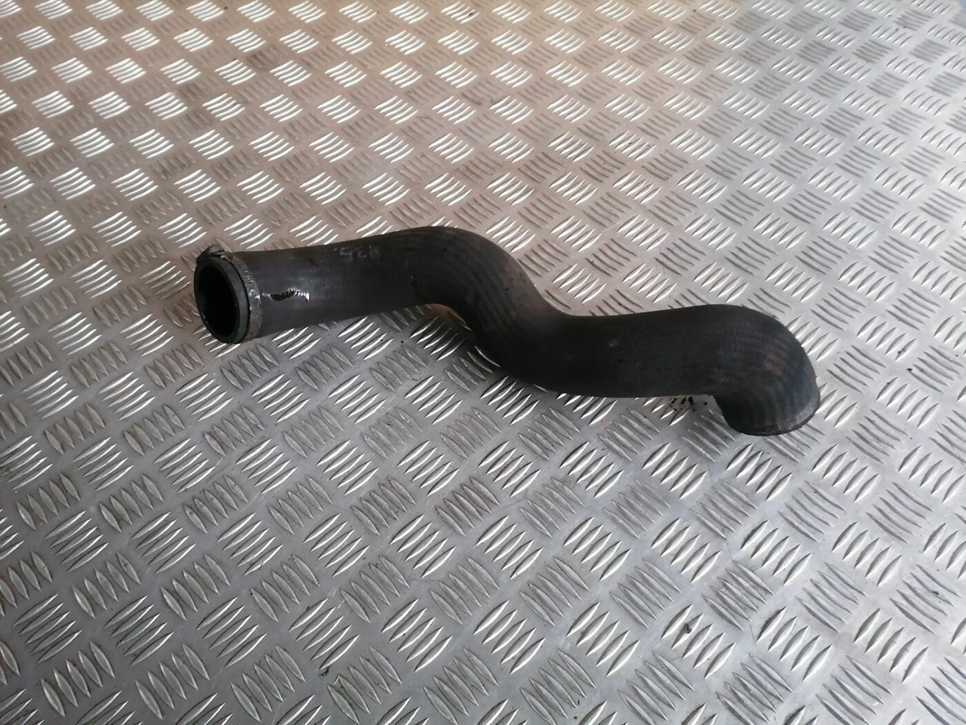 Interkulera caurule priekš VOLVO S60 2004 1 Interkulera caurule priekš VOLVO S60 2004