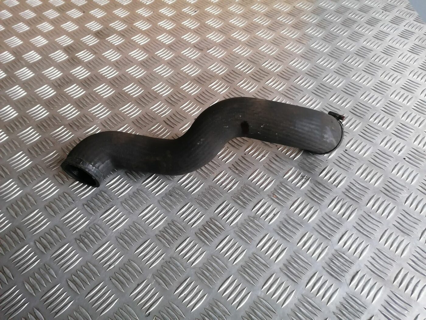 Interkulera caurule priekš VOLVO S60 2004 3 Interkulera caurule priekš VOLVO S60 2004